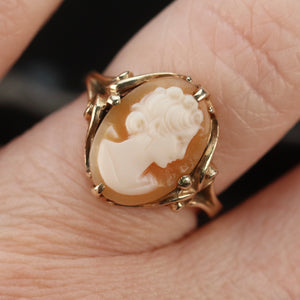 Vintage yellow gold cameo ring