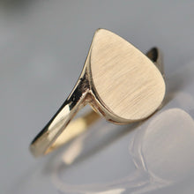 Load image into Gallery viewer, Vintage pear shaped signet ring in 14k yellow gold