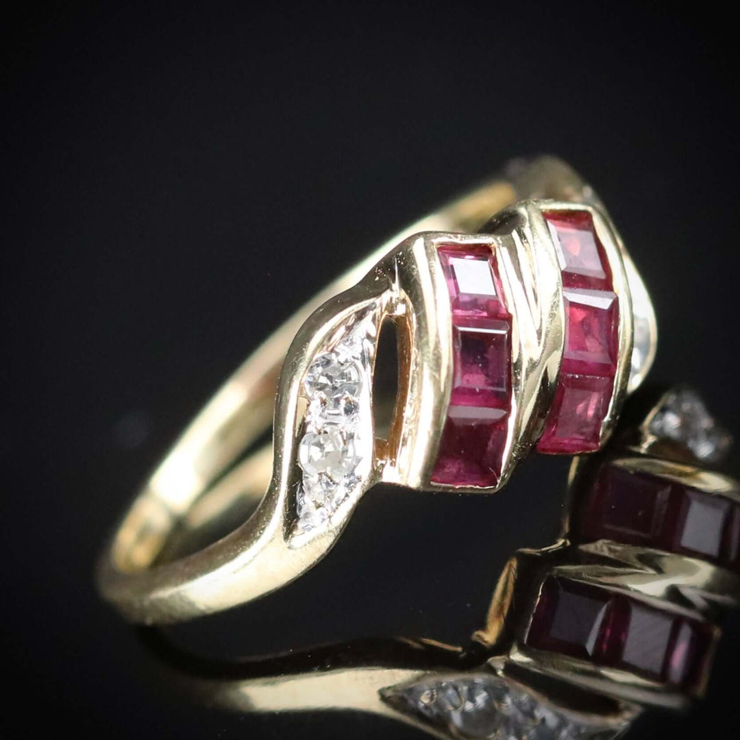 Vintage Ruby and diamond ring in 14k yellow gold