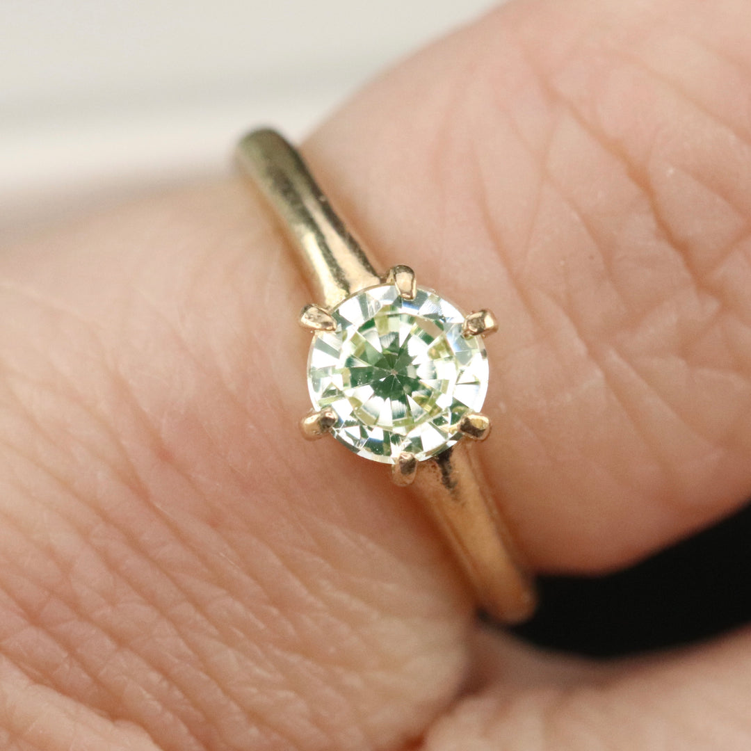 Vintage green spinel solitaire ring in yellow gold