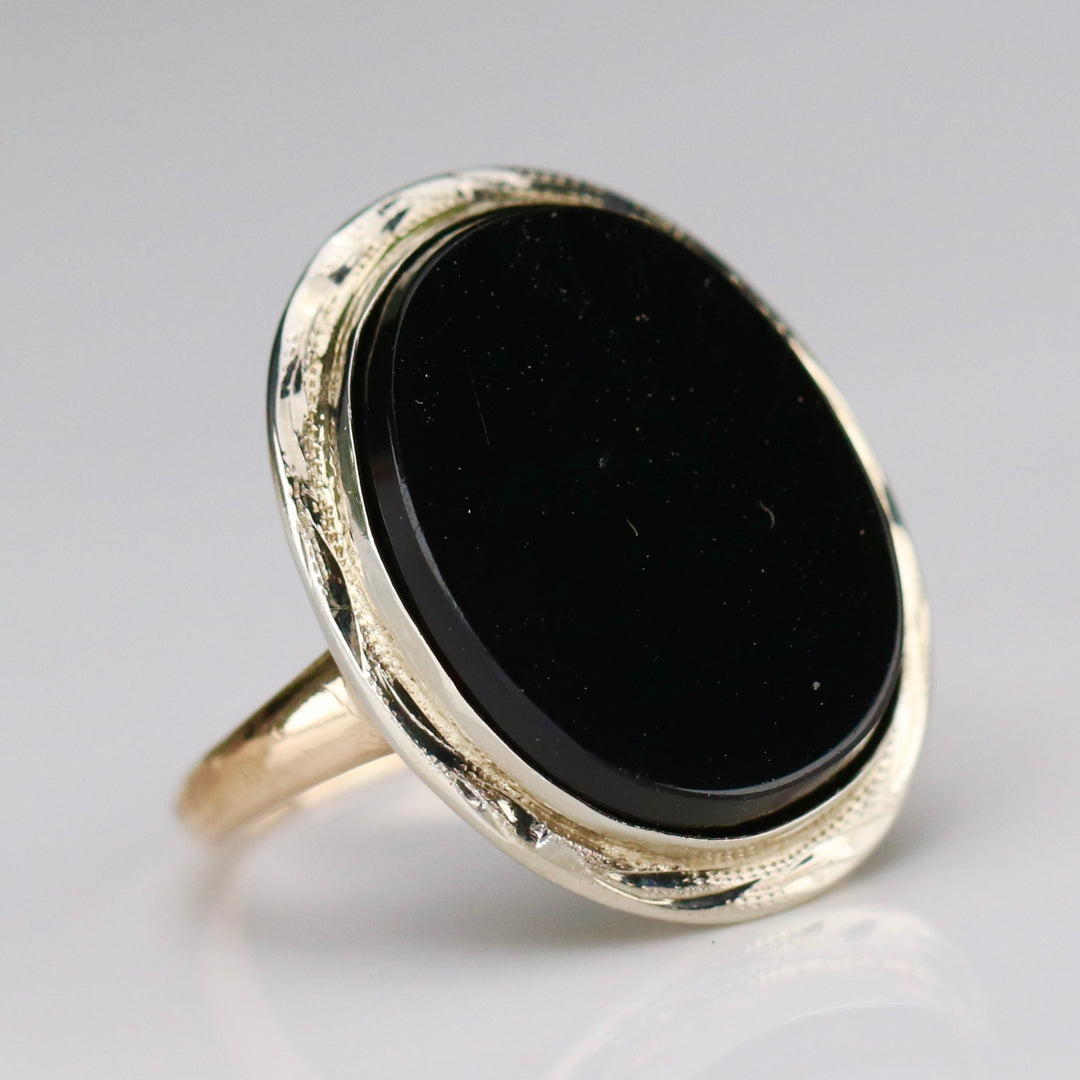 Classic oval onyx vintage ring in yellow and white gold