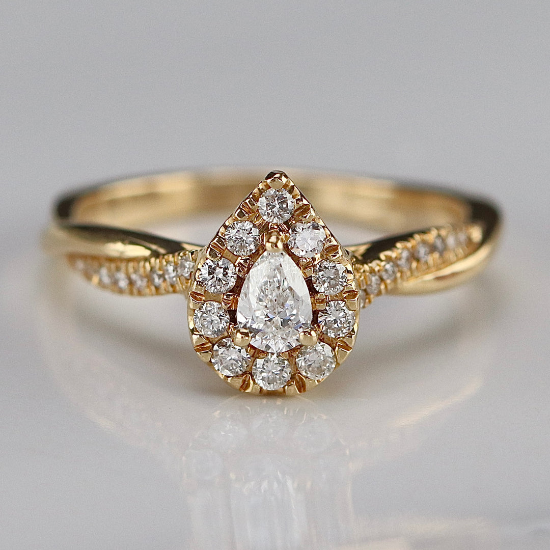 SPECIAL: Pear shape diamond cluster ring in 14k yellow gold