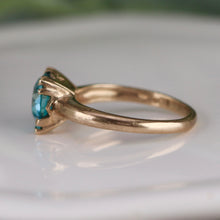 Load image into Gallery viewer, Vintage Blue zircon solitaire in yellow gold