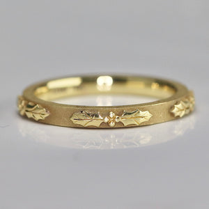 David Klass 18k yellow gold holly band