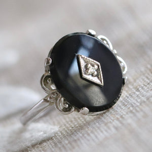 Vintage Onyx and diamond ring in white gold