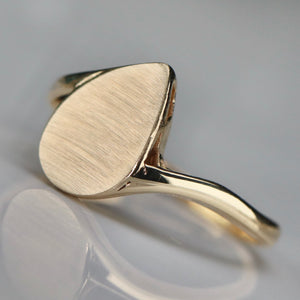 Vintage pear shaped signet ring in 14k yellow gold