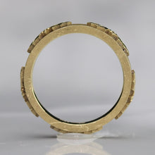 Load image into Gallery viewer, David Klass 18k yellow gold holly band