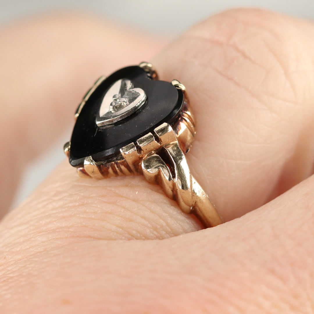 Heart shaped onyx and diamond ring in yellow gold