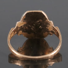 Load image into Gallery viewer, Vintage signet ring in yellow gold from Manor Jewels