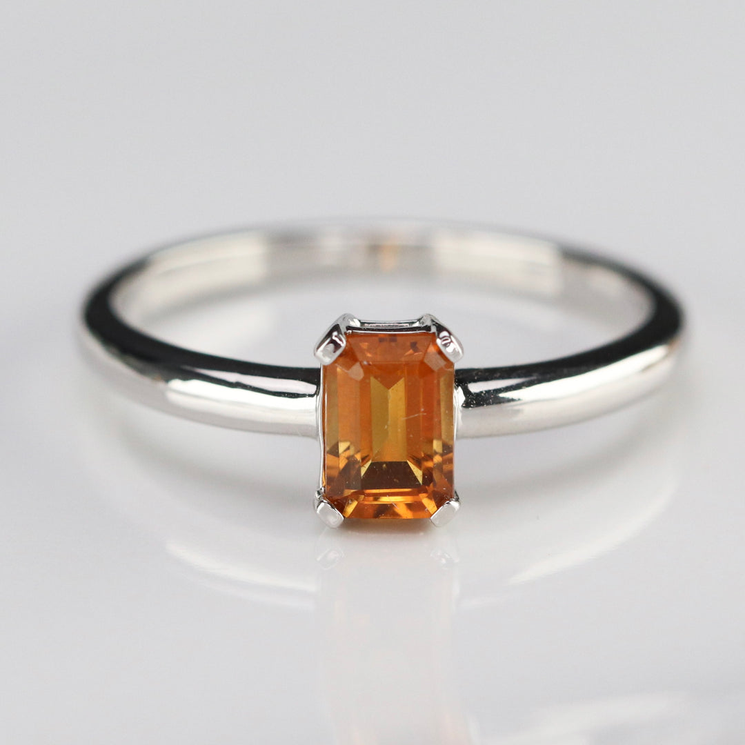 Citrine ring in white gold