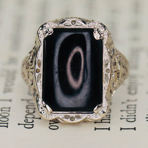 Vintage onyx ring in filigree white gold