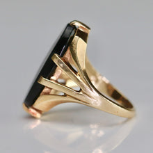 Load image into Gallery viewer, Vintage long and lean oval Onyx ring in yellow gold