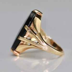 Vintage long and lean oval Onyx ring in yellow gold