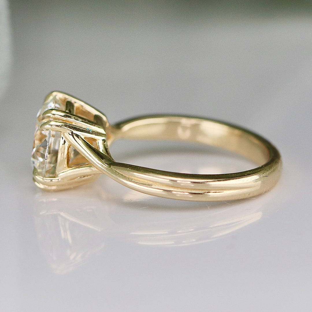 MANOR ROYAL: The Lilibet - 3.15ct lab grown F/VS1 diamond ring in 14k yellow gold