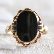 Load image into Gallery viewer, Classic onyx ring in yellow gold