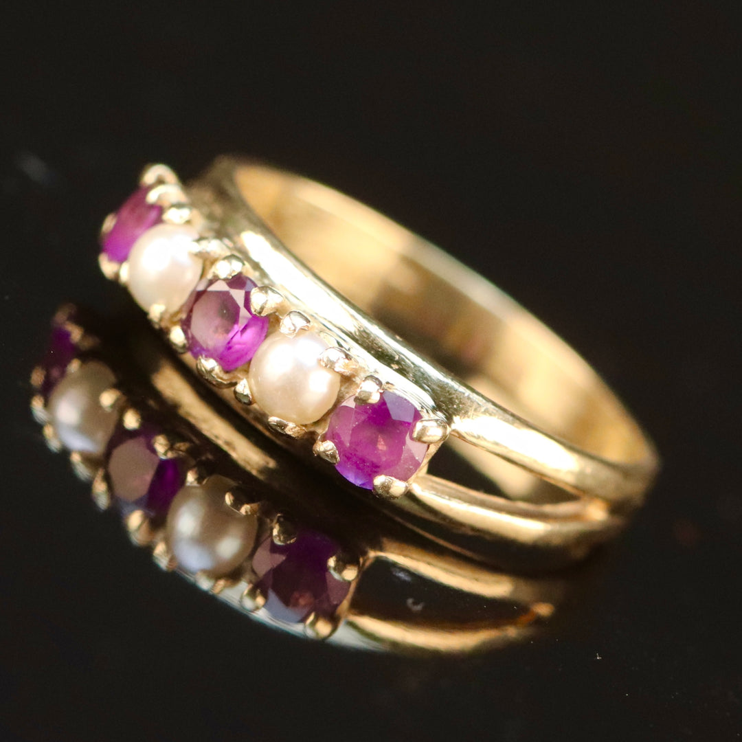 Vintage amethyst and pearl ring in yellow gold