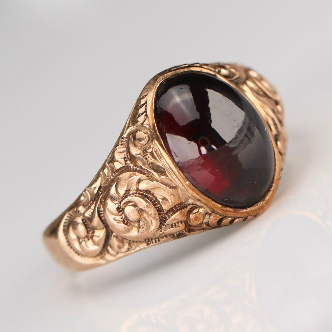 Antique garnet cabochon ring in rose gold