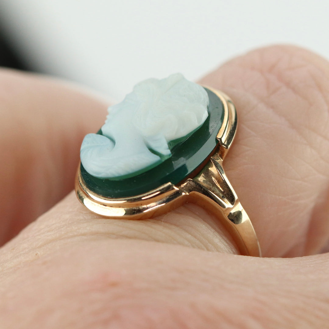 Vintage green and white hardstone cameo ring in yellow gold