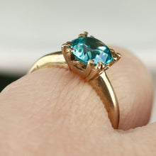 Load image into Gallery viewer, Vintage Blue zircon solitaire in yellow gold