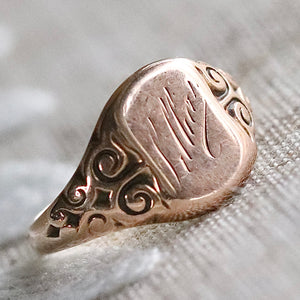 Vintage ‘Lillian’ signet ring in rose gold