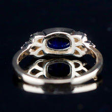 Load image into Gallery viewer, Vintage synthetic spinel cabochon ring in yellow gold