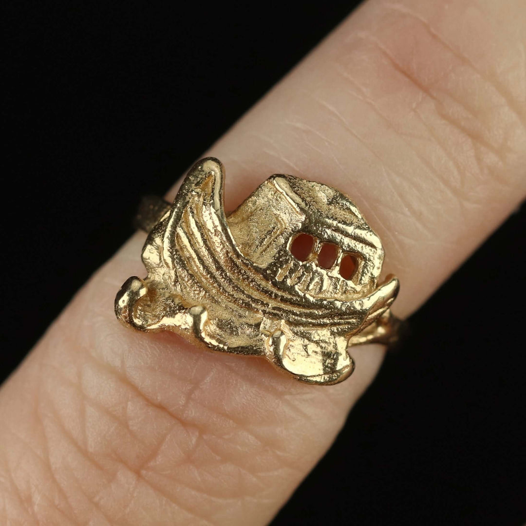 Noah’s Ark pinky ring in yellow gold