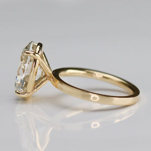 5.05ct H/VS1 oval cut lab grown solitaire diamond ring in 14k yellow gold