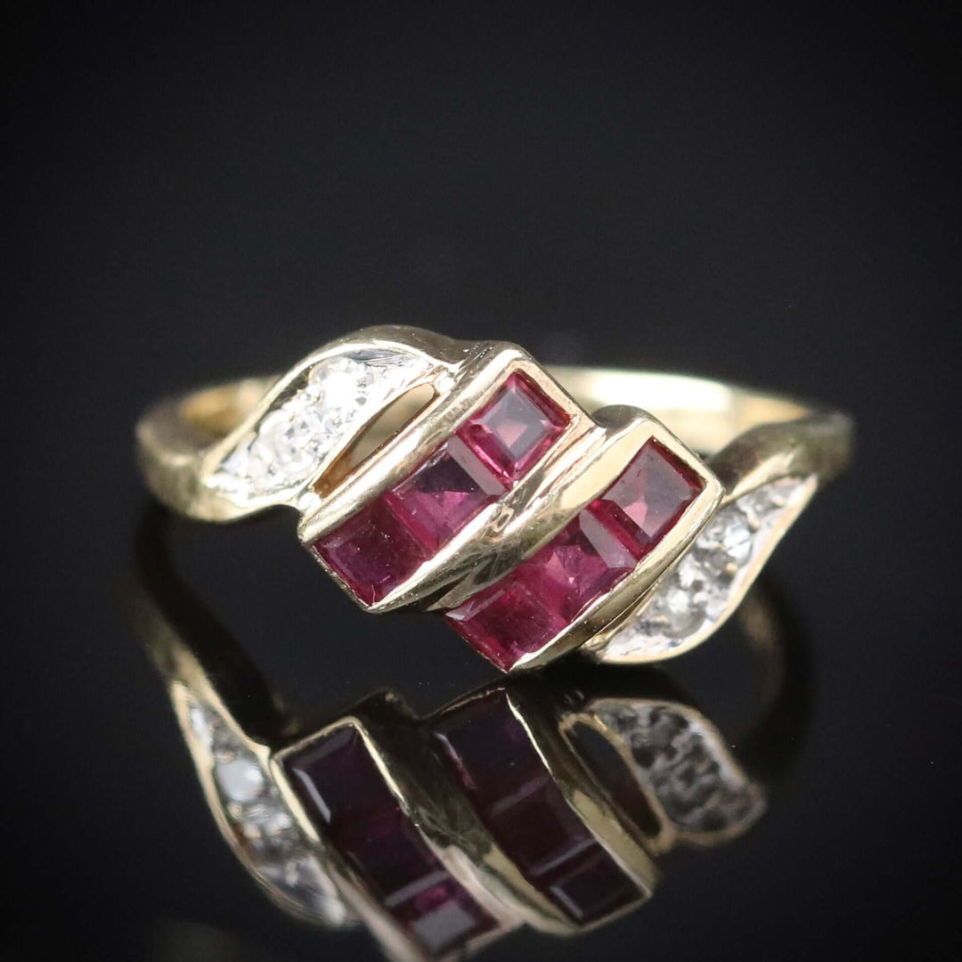 Vintage Ruby and diamond ring in 14k yellow gold