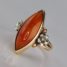 Load image into Gallery viewer, Vintage agate navette ring in yellow and white gold