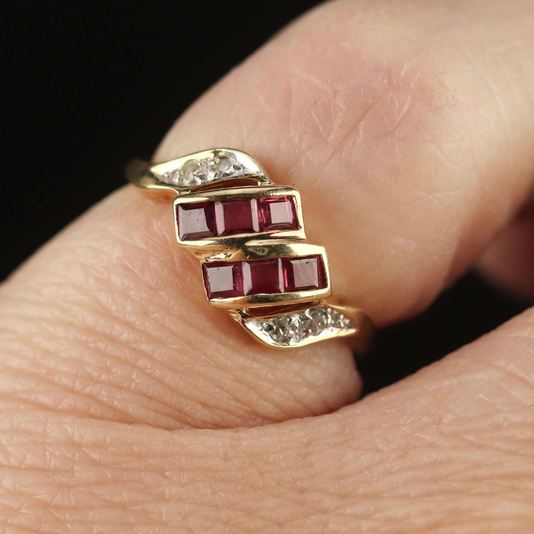 Vintage Ruby and diamond ring in 14k yellow gold