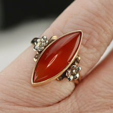 Load image into Gallery viewer, Vintage agate navette ring in yellow and white gold