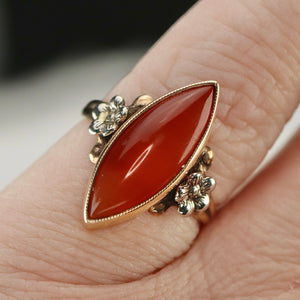 Vintage agate navette ring in yellow and white gold