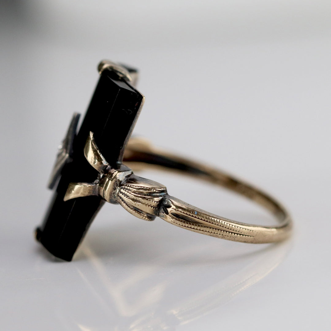 Vintage curved onyx and diamond ring in yellow gold