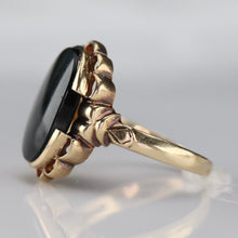 Load image into Gallery viewer, Classic onyx ring in yellow gold