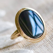 Load image into Gallery viewer, Classic onyx ring in yellow gold