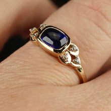 Load image into Gallery viewer, Vintage synthetic spinel cabochon ring in yellow gold