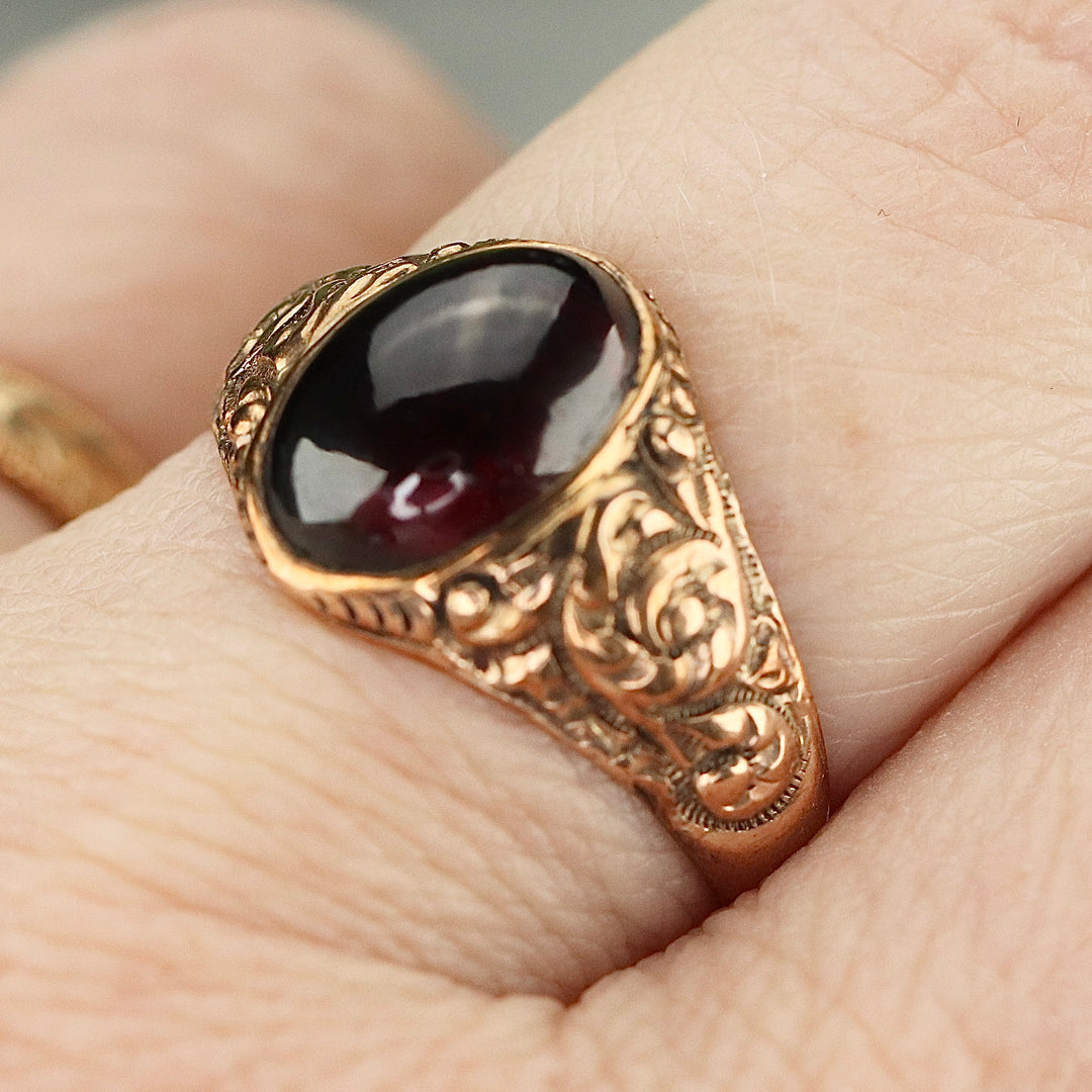 Antique garnet cabochon ring in rose gold