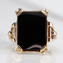 Load image into Gallery viewer, Vintage onyx tablet ring in yellow gold