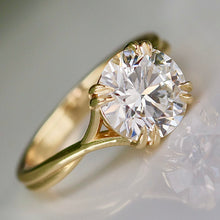 Load image into Gallery viewer, MANOR ROYAL: The Lilibet - 3.15ct lab grown F/VS1 diamond ring in 14k yellow gold