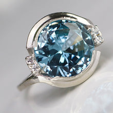 Load image into Gallery viewer, Large blue spinel in white gold ring