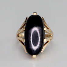 Load image into Gallery viewer, Vintage long and lean oval Onyx ring in yellow gold