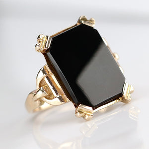 Vintage onyx tablet ring in yellow gold