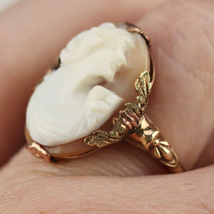 SALE!  Vintage yellow gold cameo ring