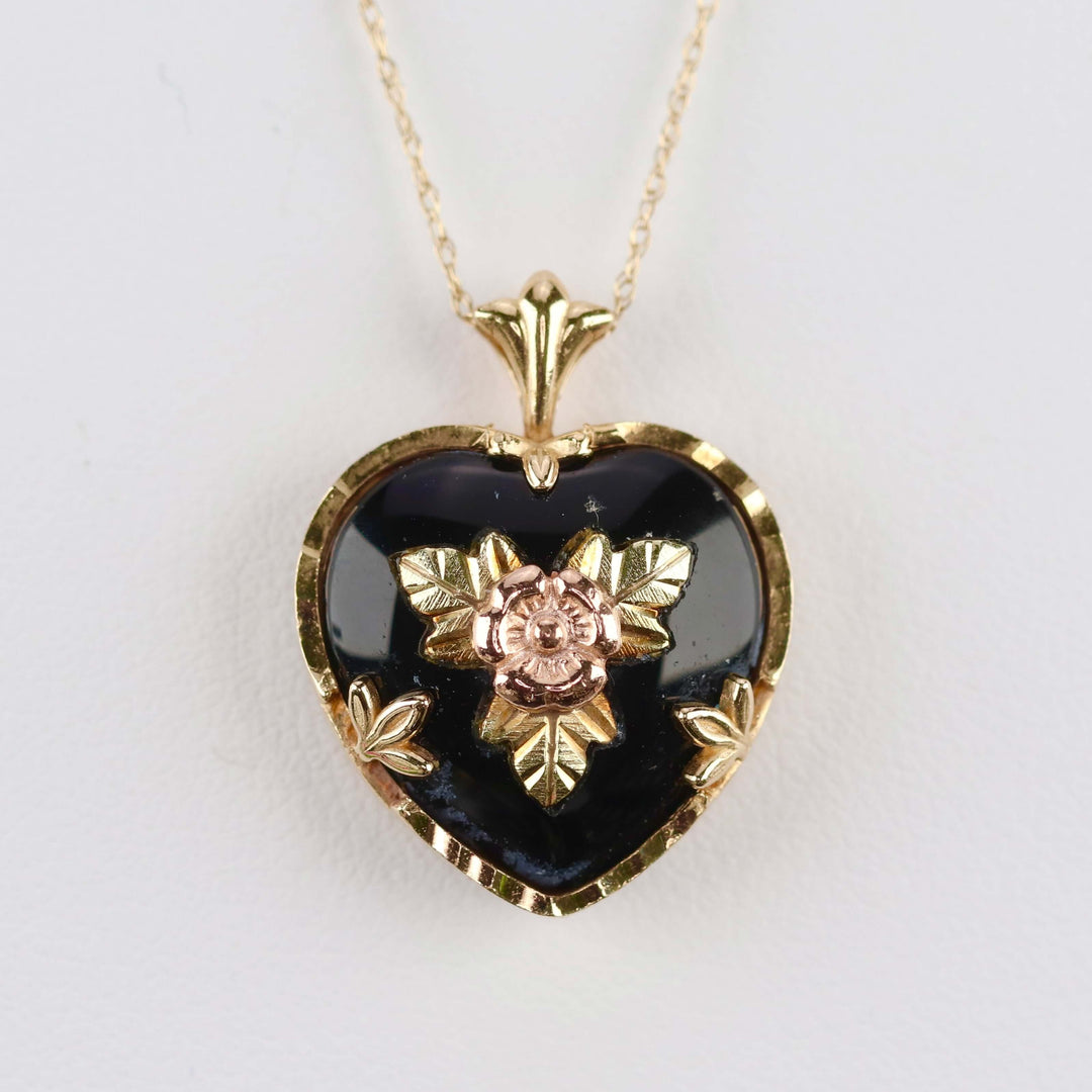 Vintage onyx heart shaped necklace in tri-tone gold