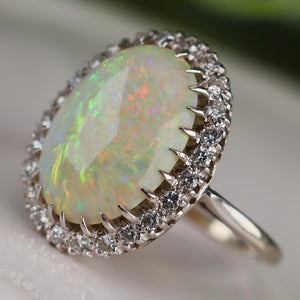 Magnificent vintage Opal and diamond ring in 14k white gold