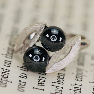 Vintage ring with hematite in white gold