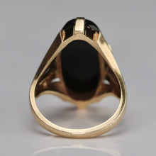 Load image into Gallery viewer, Vintage long and lean oval Onyx ring in yellow gold