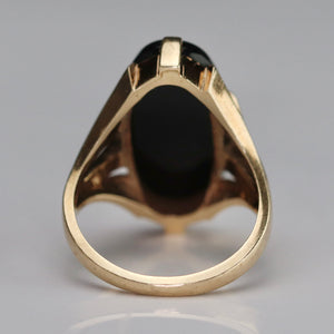 Vintage long and lean oval Onyx ring in yellow gold