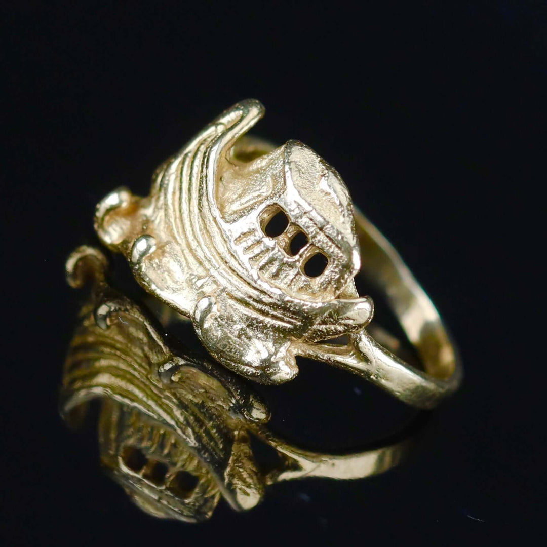 Noah’s Ark pinky ring in yellow gold