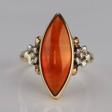 Load image into Gallery viewer, Vintage agate navette ring in yellow and white gold